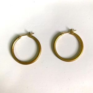 Standard gold hoop earings